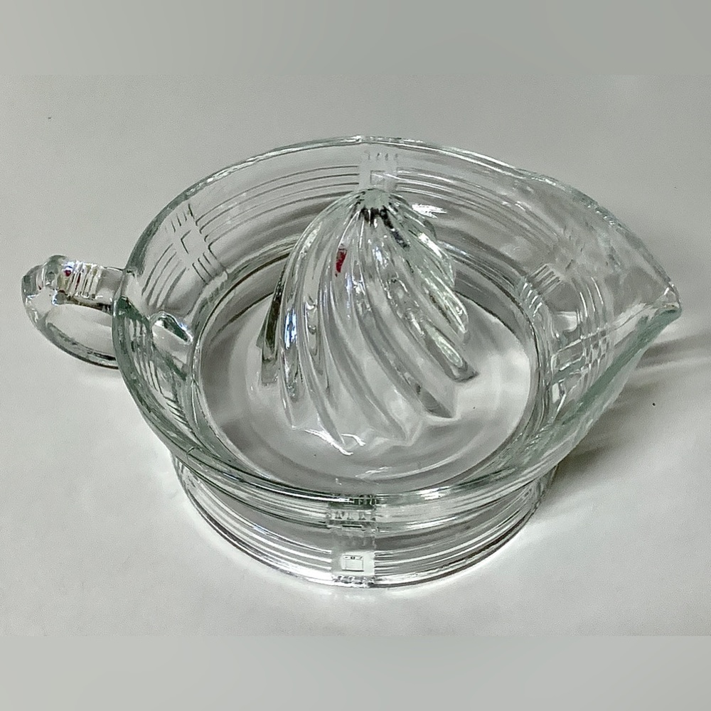 1920s Vintage Spout Front Criss Cross Swirl Glass Hazel Atlas Orange Reamer
